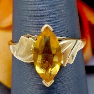 Substantial 10kt Yellow Gold Marquise Citrine Stone Ring